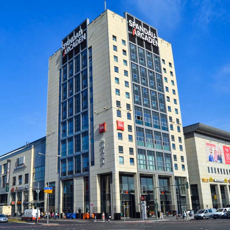 Wann wurden die spandau Arcaden eröffnet?