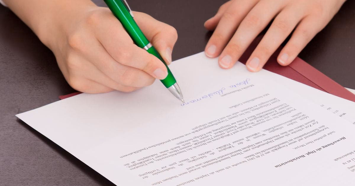 Wie unterschreibt man bei einer Bewerbung?