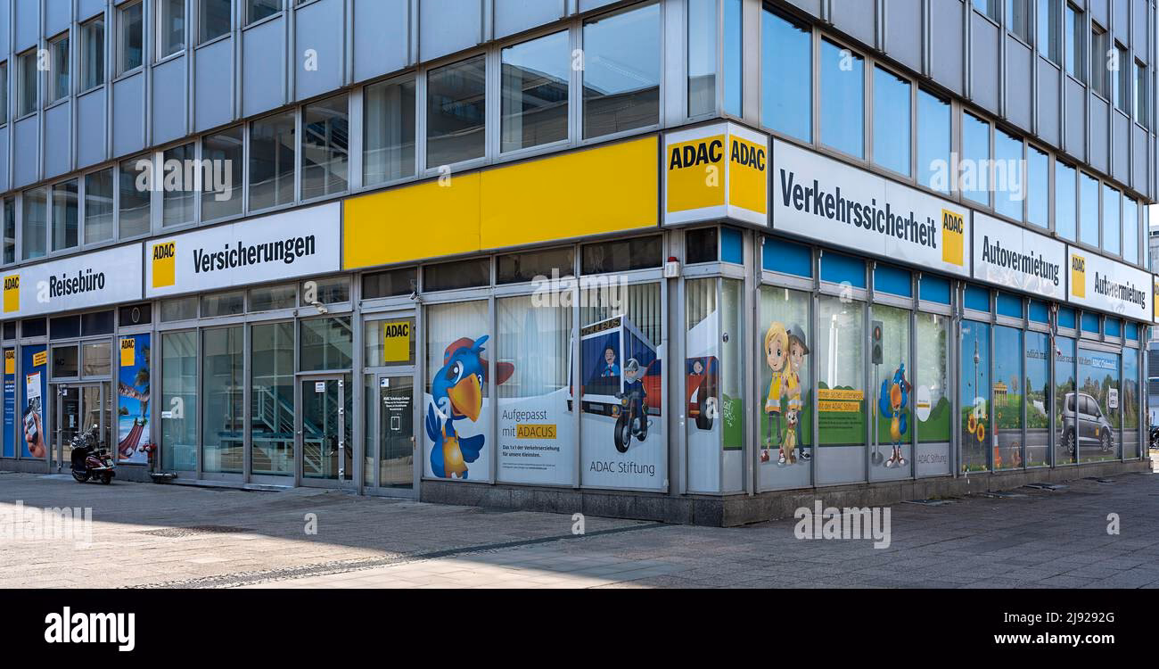 Wie heißt die Uhr auf dem Alexanderplatz Berlin?
