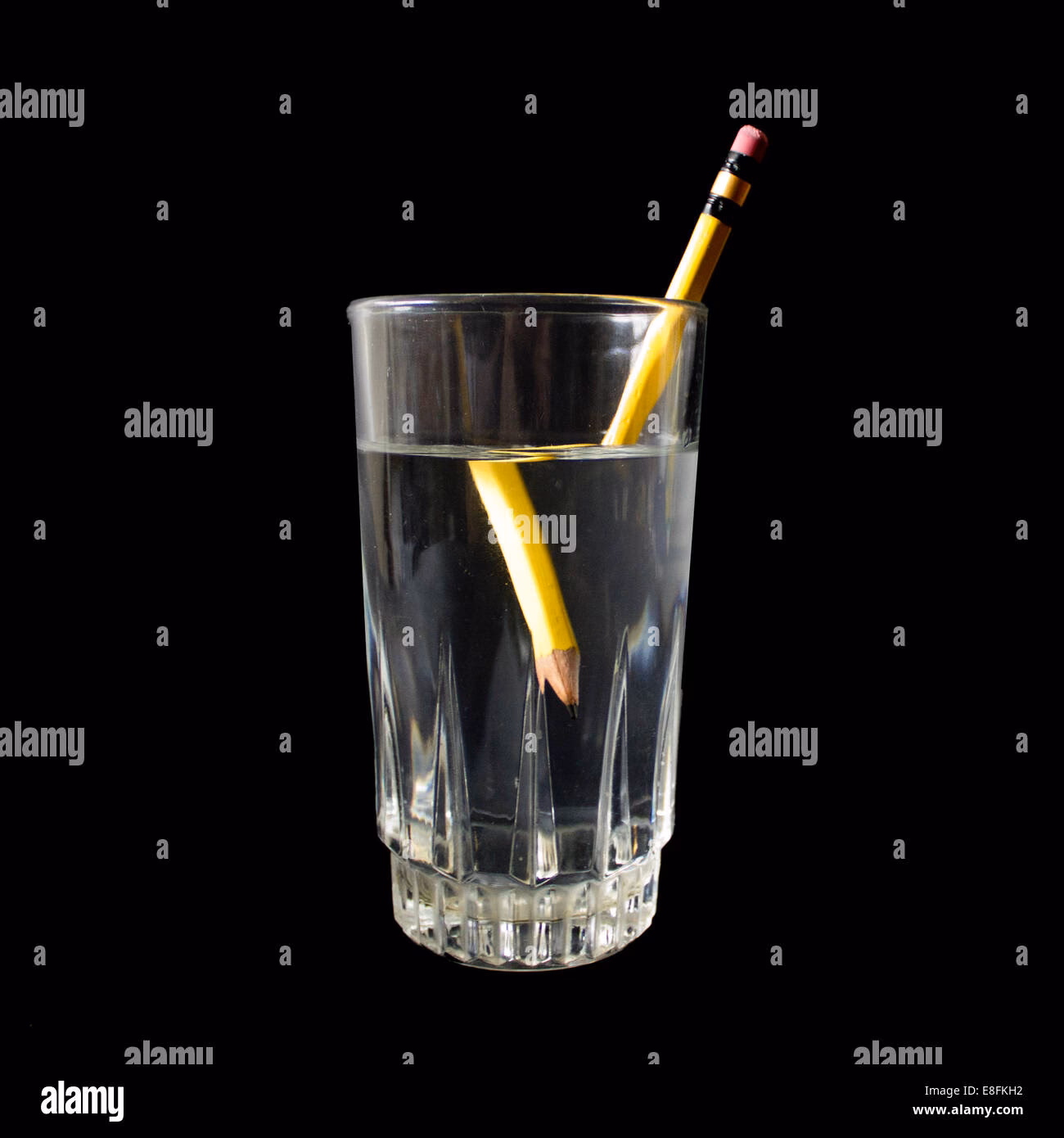 Wie bekommt man das Wasser aus dem Handy raus?