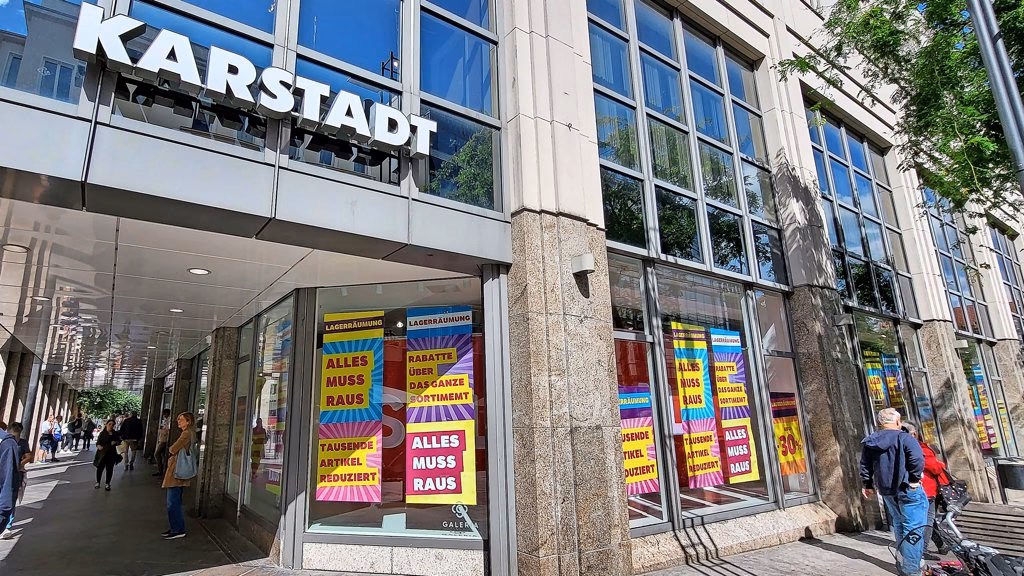 Hat Karstadt Lübeck noch geöffnet?