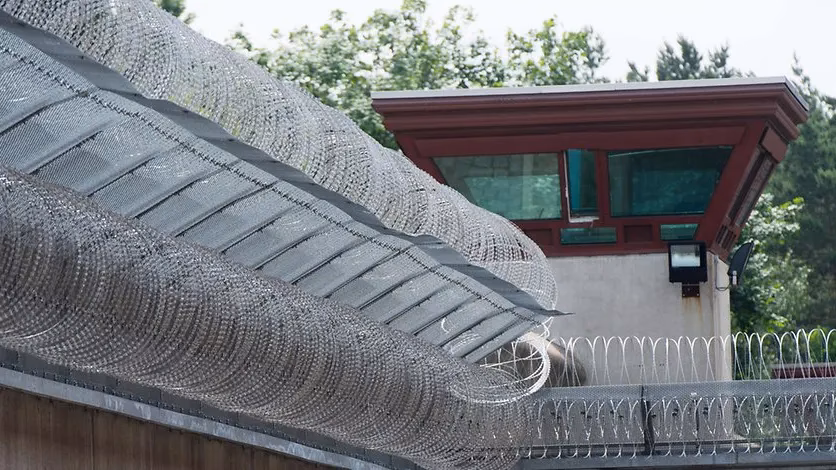 Wie viel Geld zahlt man im Knast ab?