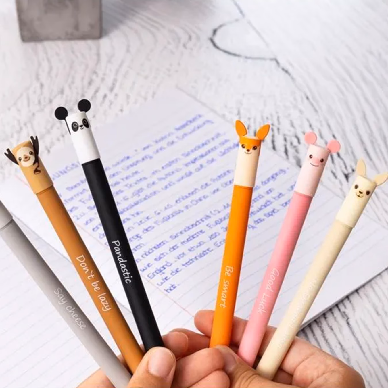 Wie bekommt man Flecken aus Federmäppchen?