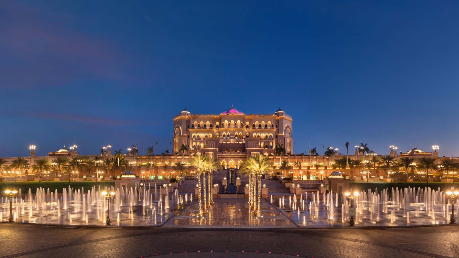 Wie viel kostet eine Nacht im Emirates Palace?