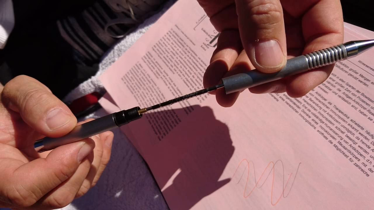 Wie öffnet man den Lamy-Kugelschreiber?