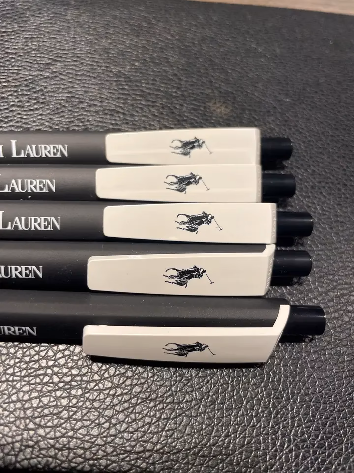 Warum hat Ralph Lauren den Club Monaco verkauft?