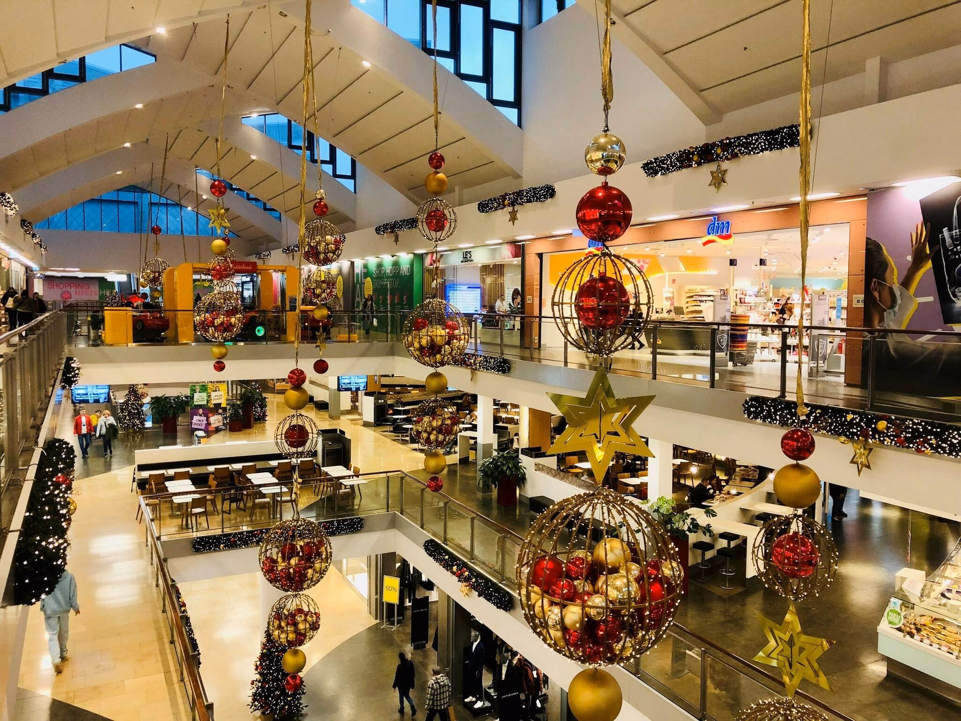 Welcher Bus fährt zum Rheinpark-Center Neuss?